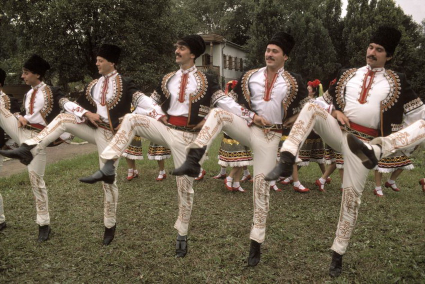 MOLDAVIA. Kishinev. Folk dancing. 1988.
