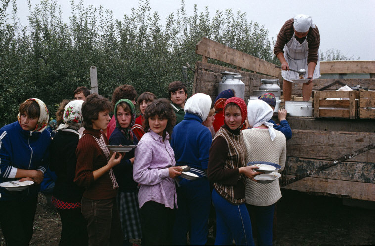 MOLDAVIA. Near Soroki. Collective farm. 1988.