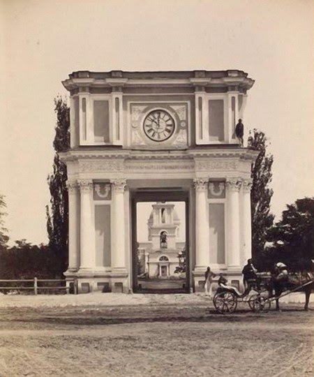 "Ворота Собора", 1889 год.
