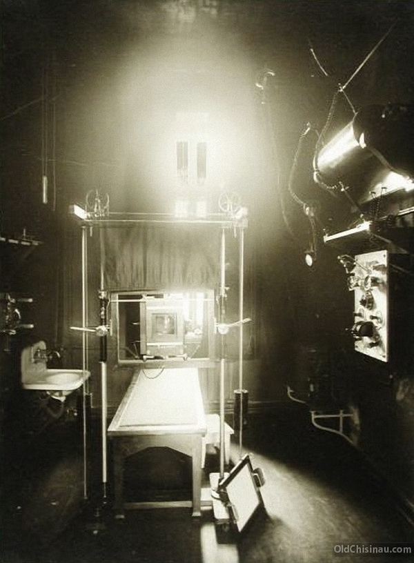 Общий вид рентгеновского кабинета больницы.