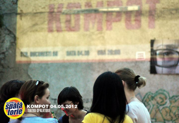 526681_395000853877218_1713088689_n