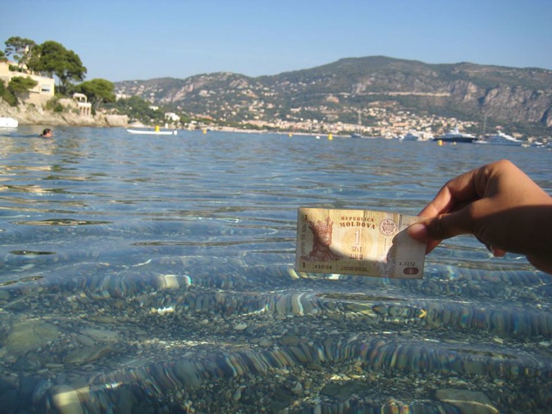 Apa e cristalină, norocos e leul din imagine Merci Beaucoup, Alina Mogîldea impreuna cu Mila Lozovanu si Annie Caraman  #leulcalator — in Saint-Jean-Cap-Ferrat, Provence-Alpes-Cote d'Azur, France.