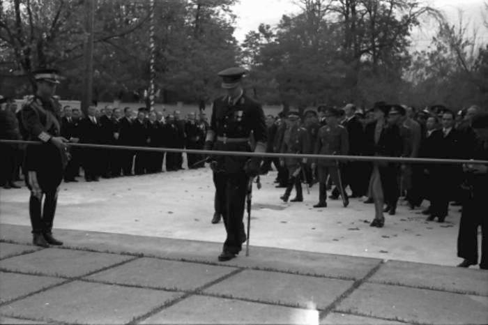Михай I на церемонии открытия "Выставки Освобождения". 31 октября 1942 года.