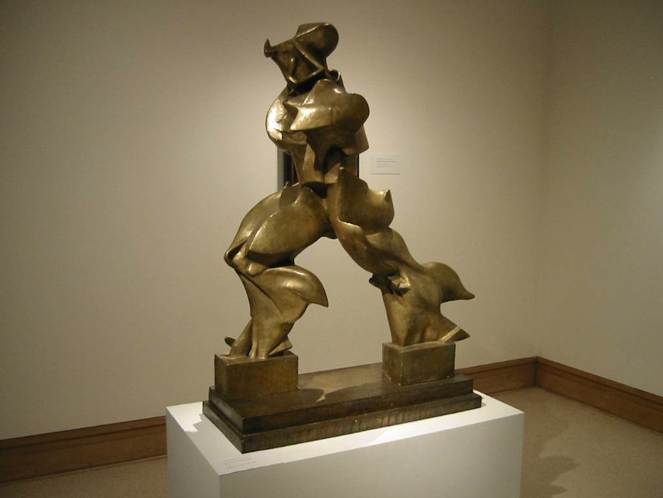 Lucrarea din bronz ”Forme unice de continuitate în spaţiu” a sculptorului italian Umberto Boccioni. PC: cammordsith.wordpress.com