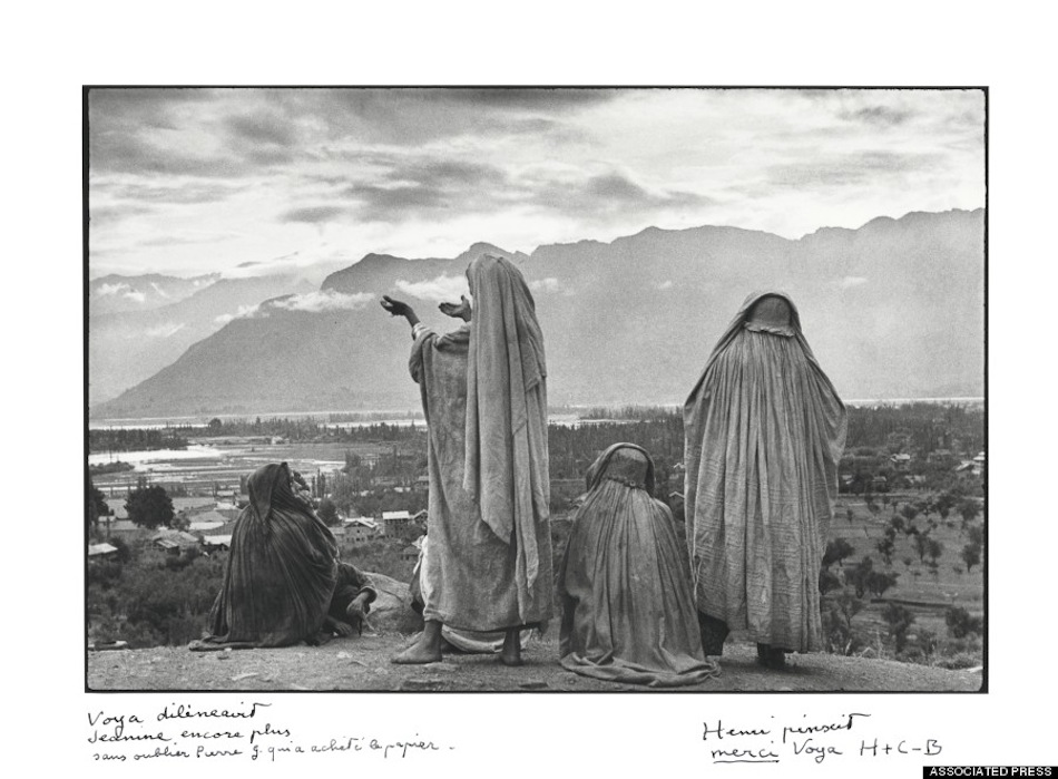 Una din lucrările monocromatice, ale fotografului francez Henri Cartier-Bresson. PC: Henri Cartier-Bresson