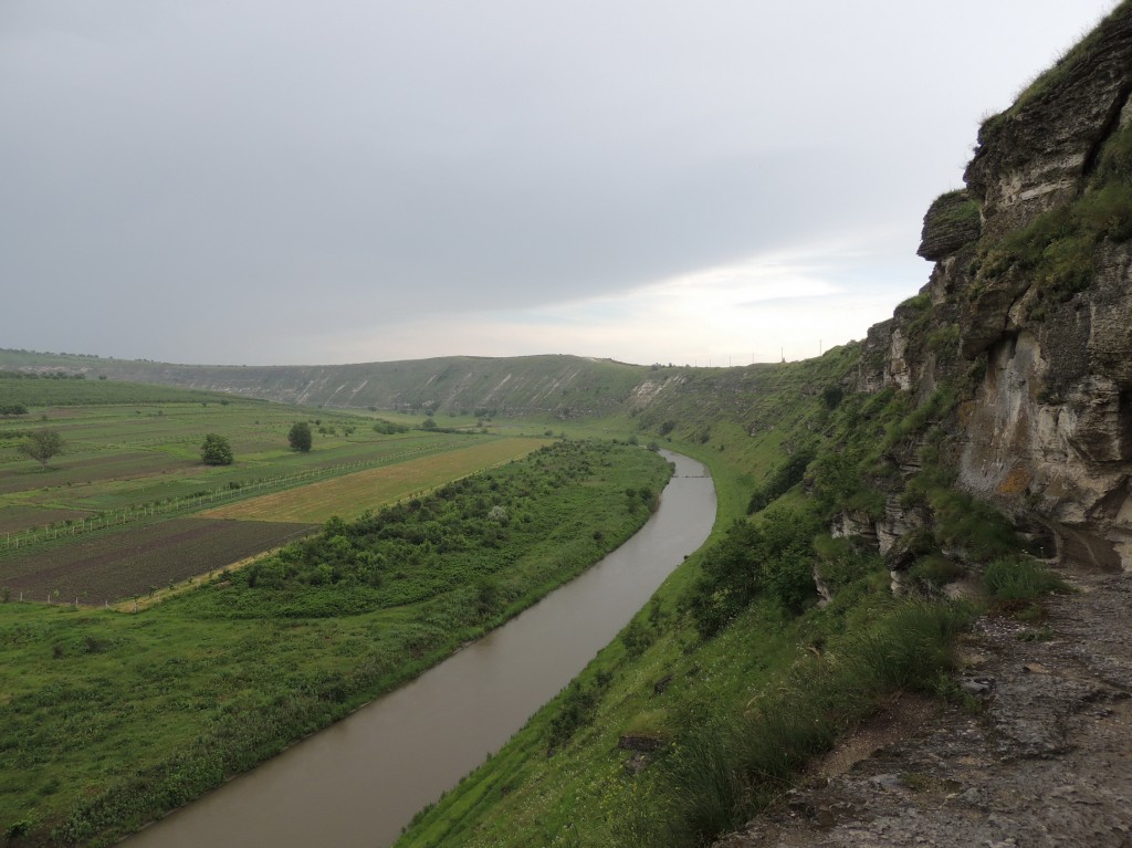 Вид на долину Рэута из скального храма