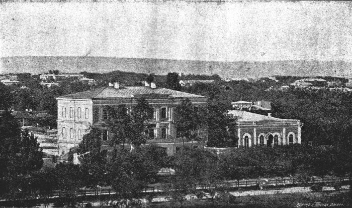 Вид реконструированного здания Семинарии. Справа - семинарская церковь. Конец XIX вв.
