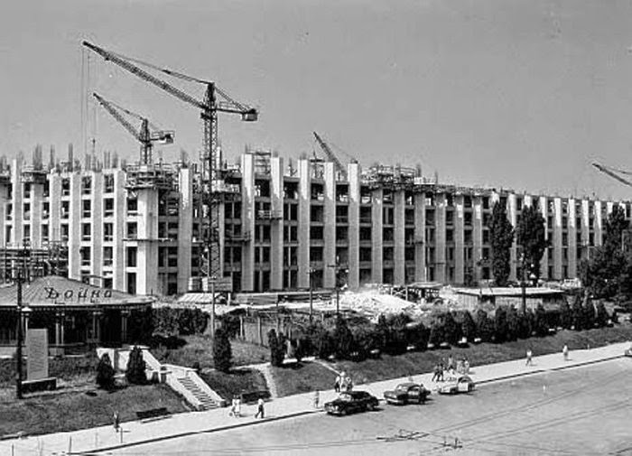 Строительство Дома Правительства, начало 1960-х гг.