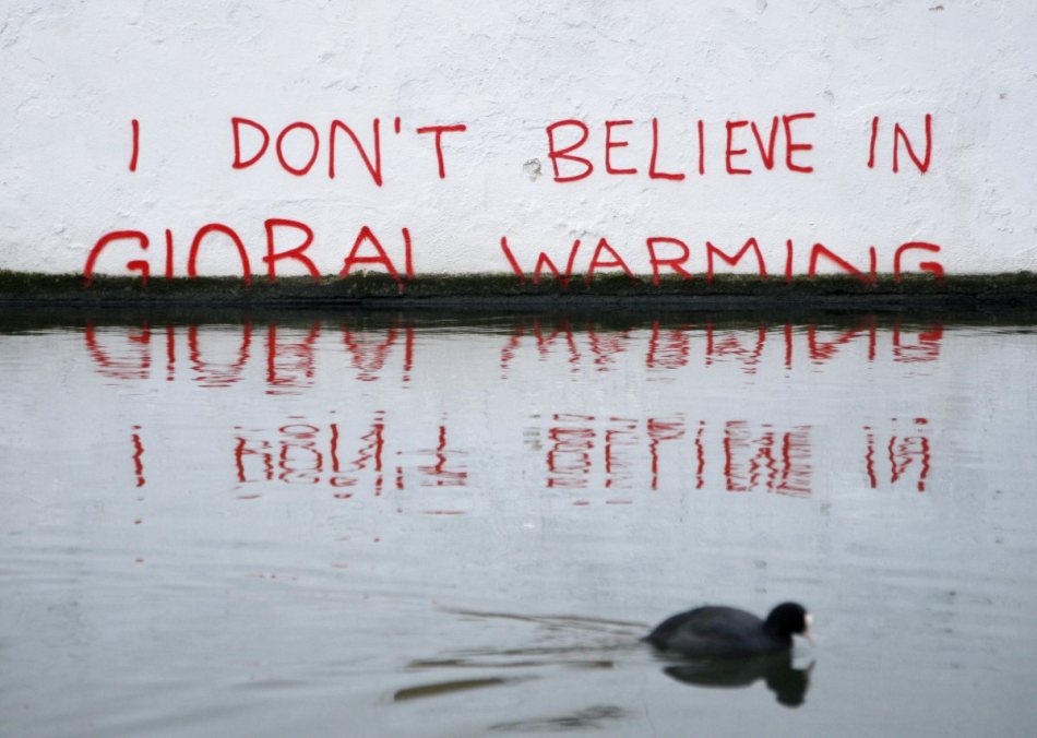 here-banksy-tackles-the-prickly-subject-of-global-warming-in-a-piece-on-the-side-of-the-regents-canal-in-london