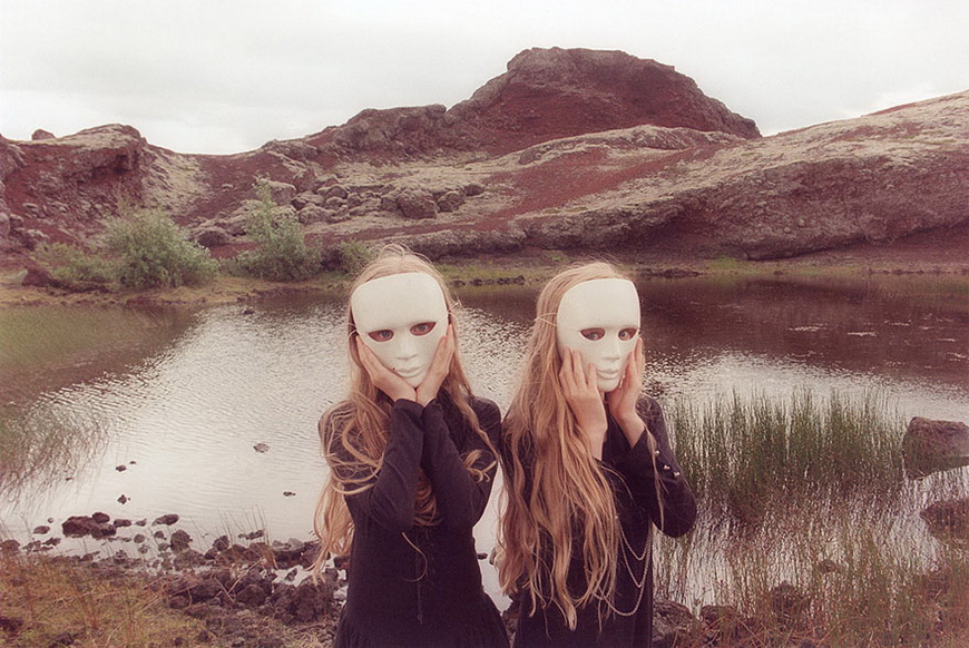 05-identical-twins-erna-hrefna-photography-iceland-ariko-inaoka-10