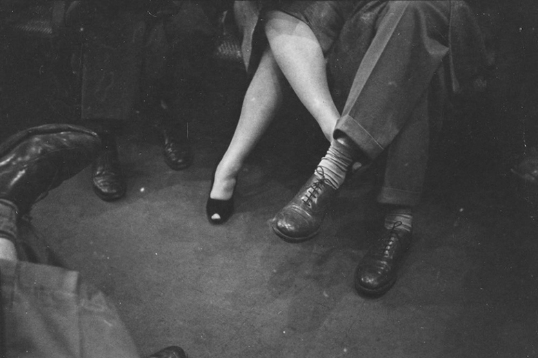 stanley-kubrick-18-year-old-photography-new-york-city-subway-06