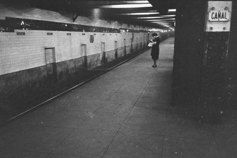 stanley-kubrick-18-year-old-photography-new-york-city-subway-08