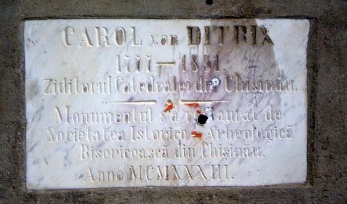 Здесь похоронен Карл фон Дитрикс.
