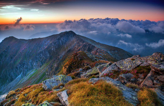 Alex-Robciuc-transylvanian-mountains-sunrise-02-677x438