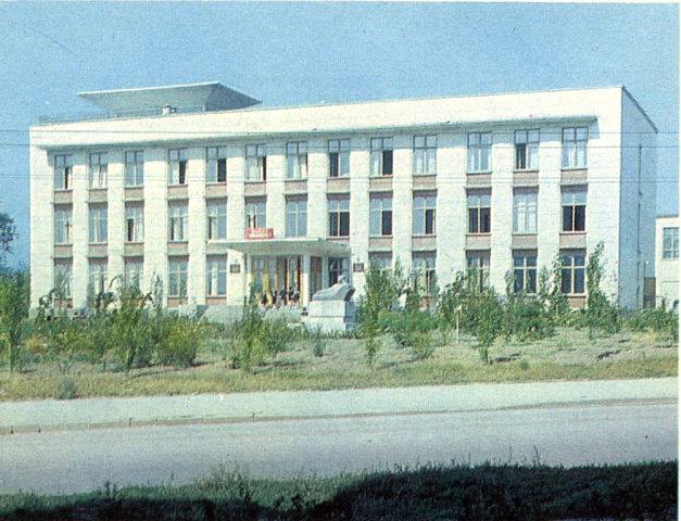 Soviet-Moldova-Chisinau-Riskanovka-18