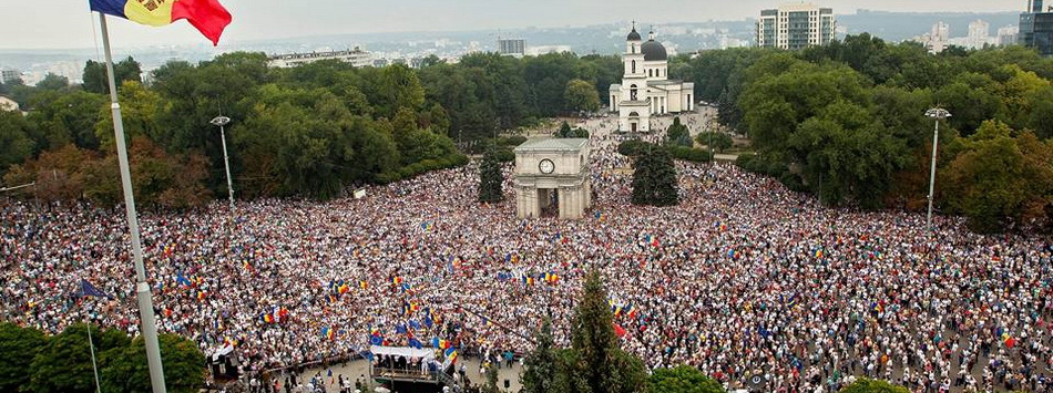 NU STA ACASĂ DACĂ ÎŢI PASĂ!
