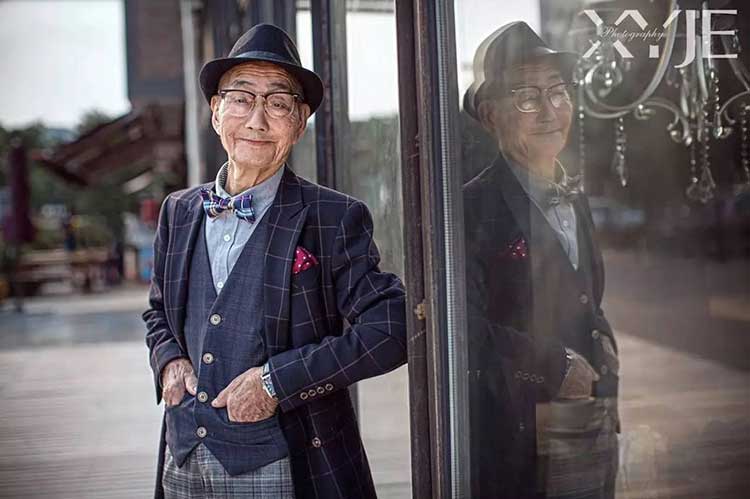 grandson-transforms-grandfather-fashion-trip-xiaoyejiexi-photography-9