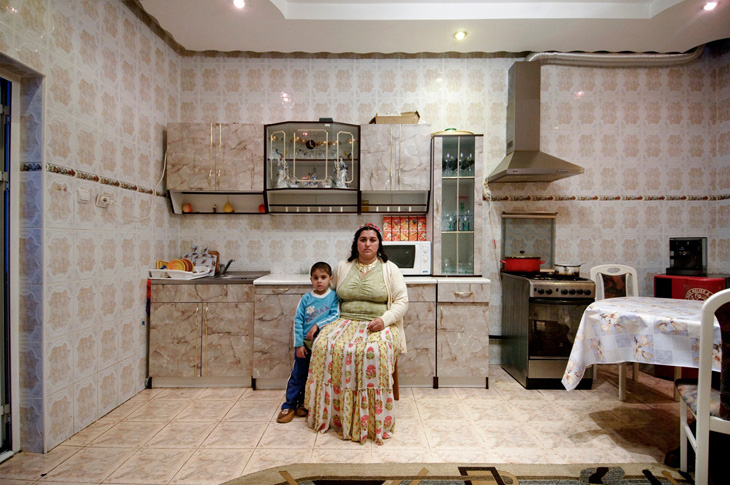 Мать и ребенок на кухне, Чиуря, Румыния