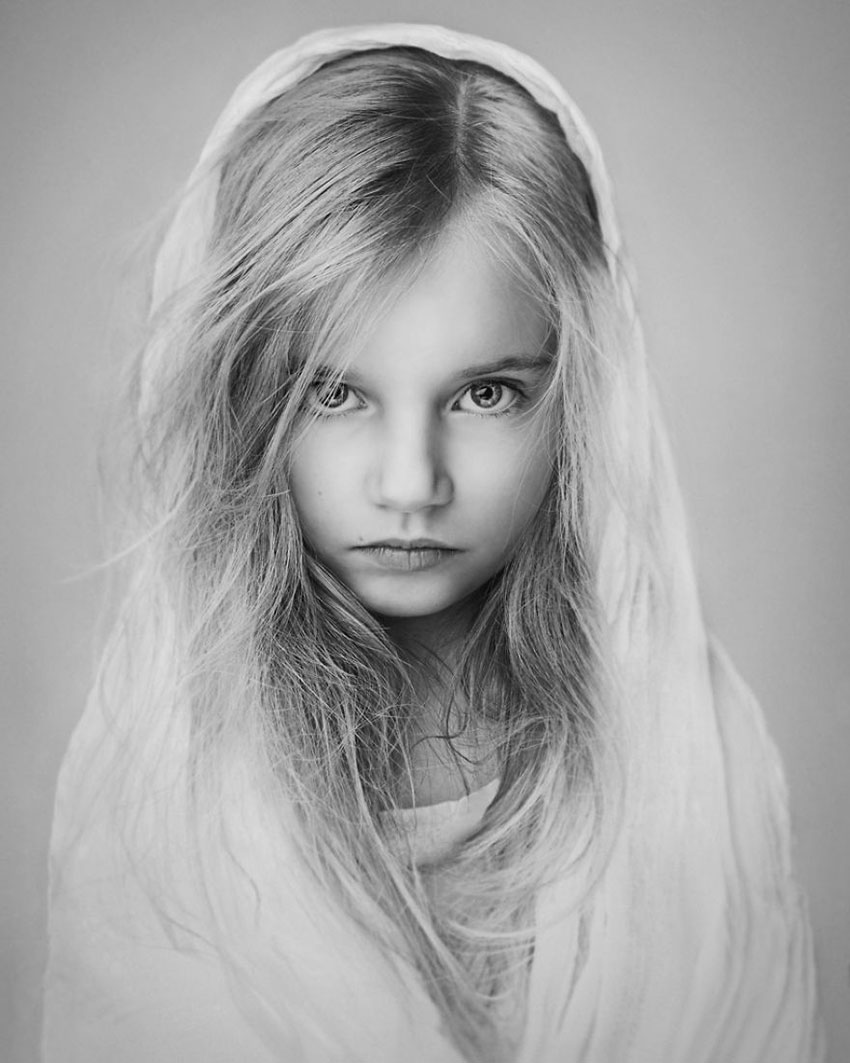 MIND-BLOWING-ARTISTIC-CHILD-PHOTOGRAPHY-BW-CHILD-2015-PHOTO-CONTEST-RESULTS13__880