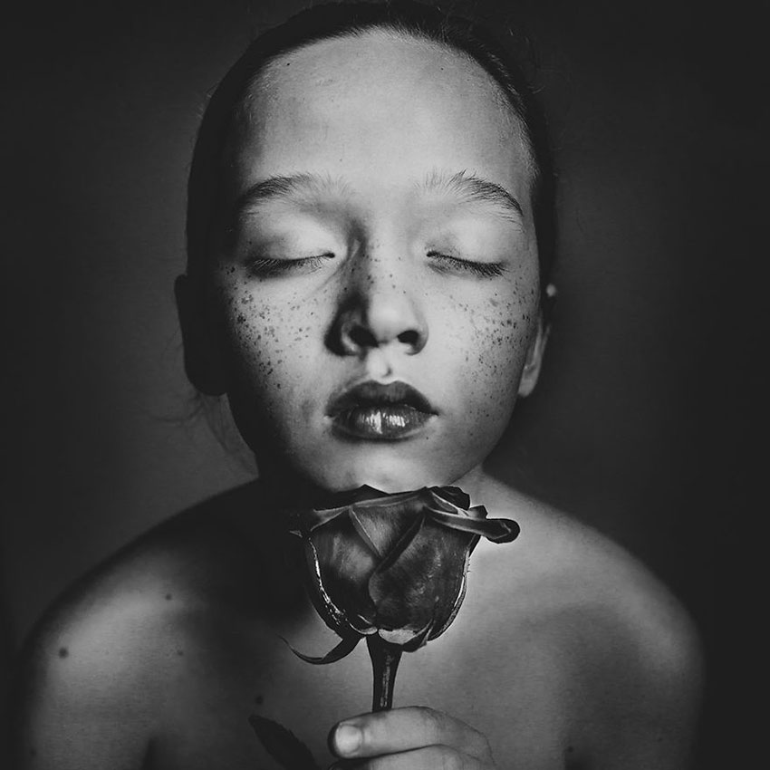 MIND-BLOWING-ARTISTIC-CHILD-PHOTOGRAPHY-BW-CHILD-2015-PHOTO-CONTEST-RESULTS5__880