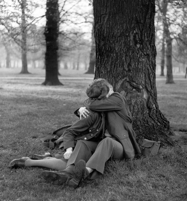 old-photos-vintage-war-couples-love-romance-11-5731f4b61ace4__880