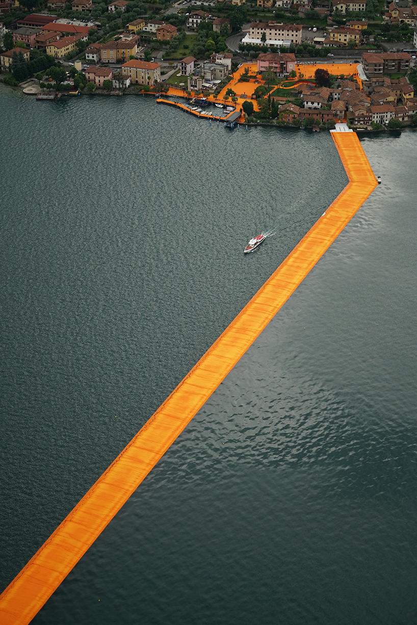 christo-and-jeanne-claude-floating-piers-lake-iseo-italy-designboom-05