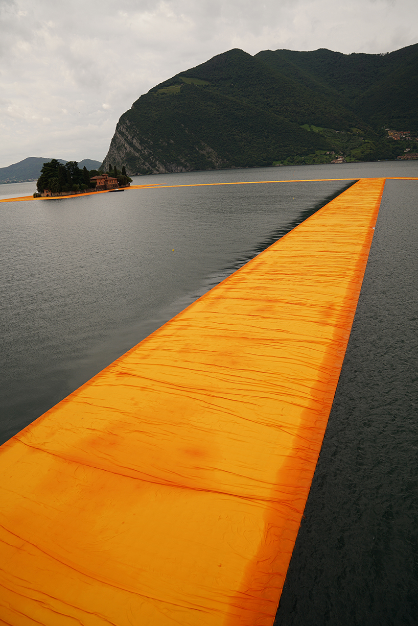 christo-and-jeanne-claude-floating-piers-lake-iseo-italy-designboom-08