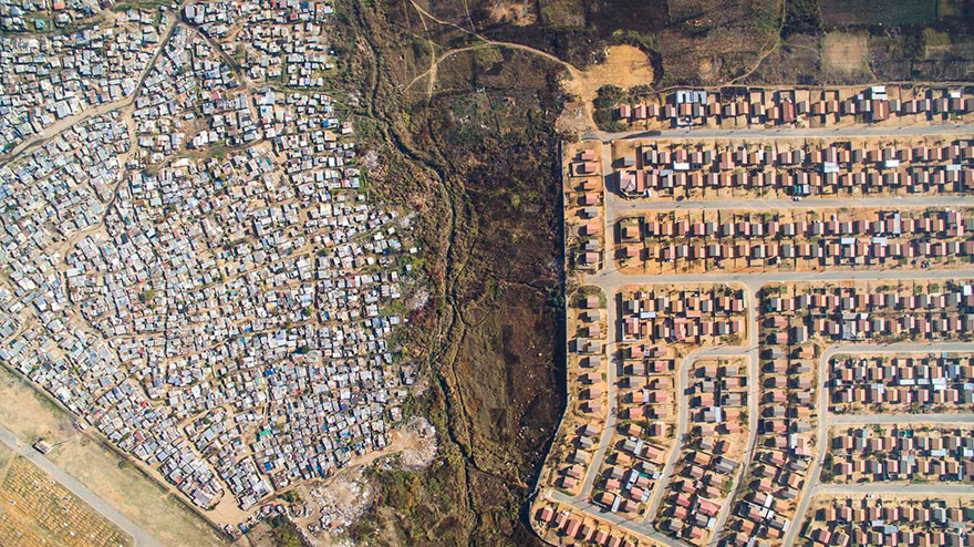 unequal-scenes-drone-photography-inequality-south-africa-johnny-miller-1
