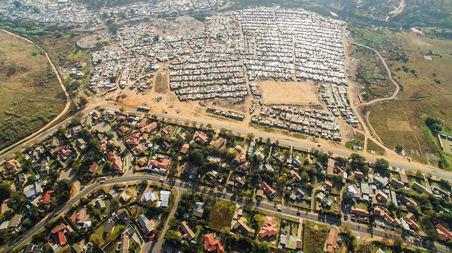 unequal-scenes-drone-photography-inequality-south-africa-johnny-miller-7