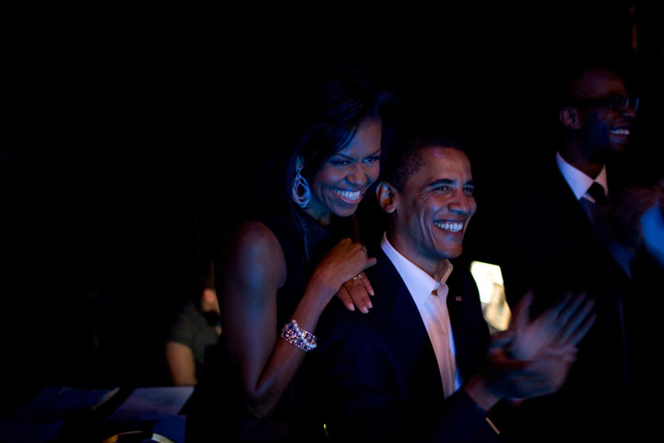 barack-obama-michelle-obama-love-story-romance-photos-06