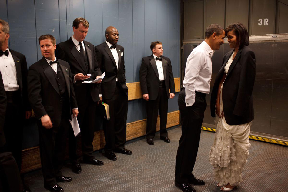 barack-obama-michelle-obama-love-story-romance-photos-09