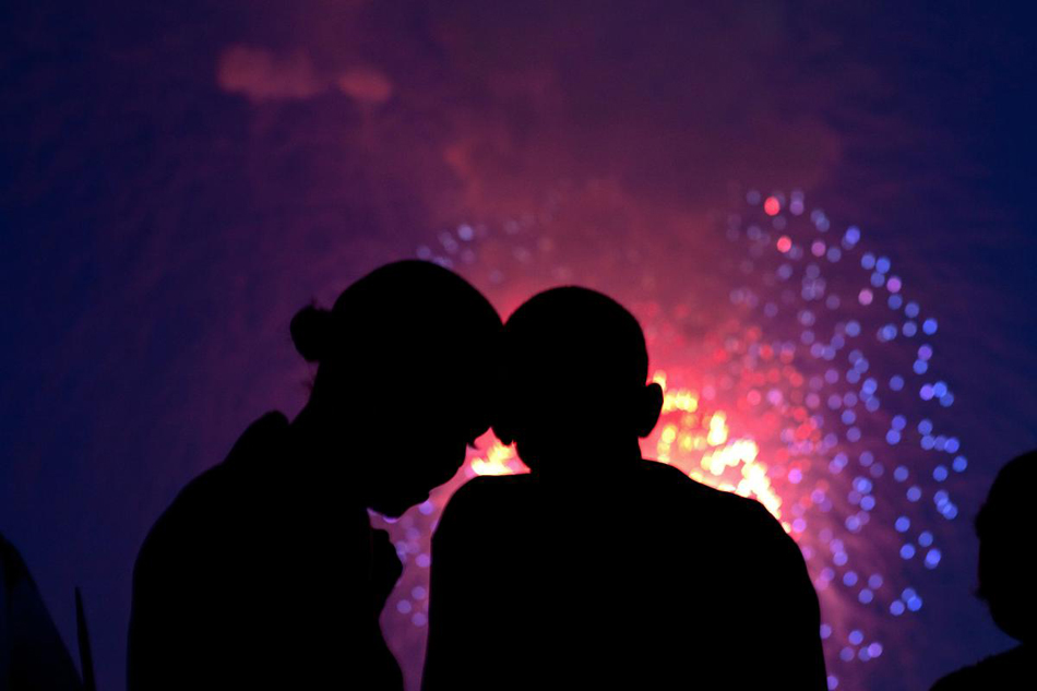 barack-obama-michelle-obama-love-story-romance-photos-16