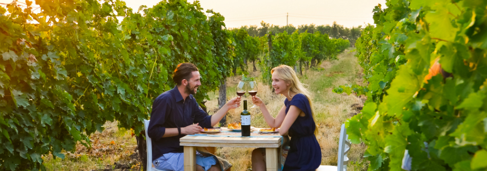 „Descoperă Moldova ta” la un vernisaj cu cele mai reușite fotografii turistice captate pe meleagurile natale