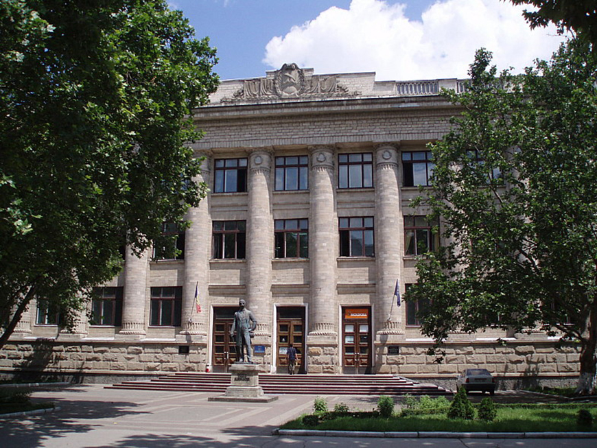Фотоархив: Национальная библиотека Молдовы тогда и сейчас - Locals