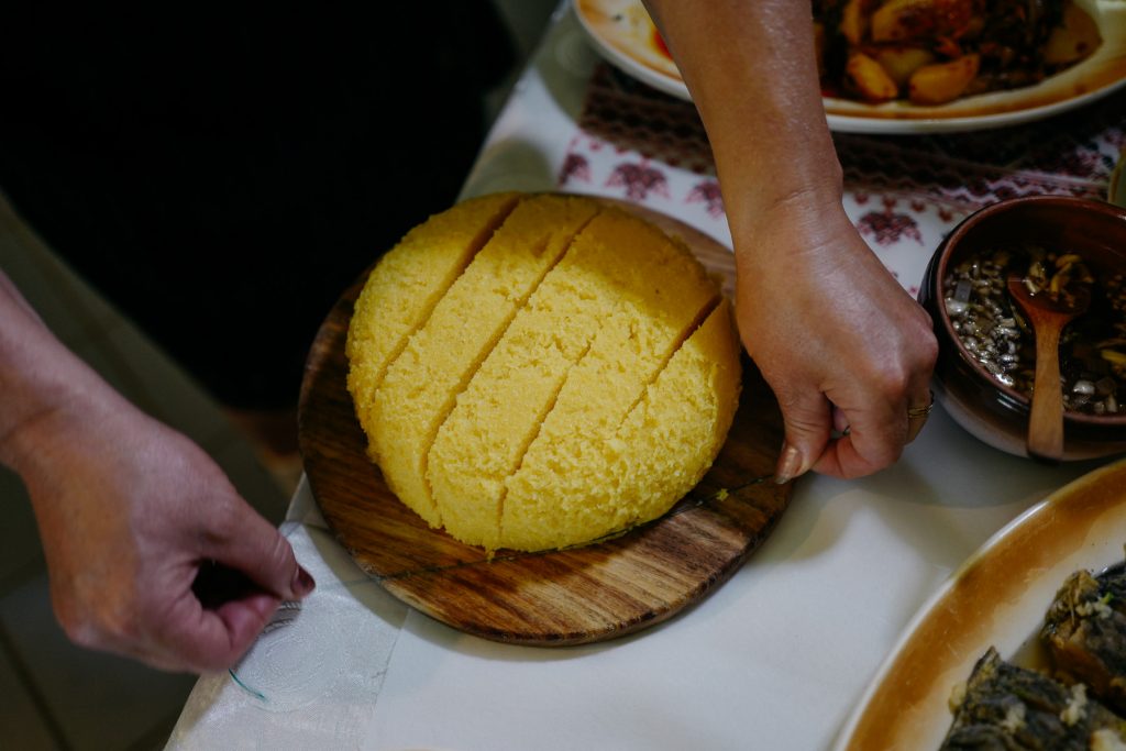Молдавская плацинда с сыром