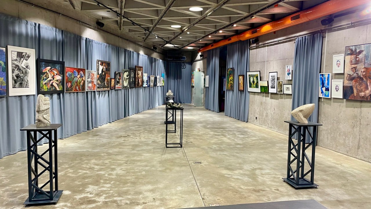 В Арткоре проходит выставка-аукцион с работами молодых молдавских художников